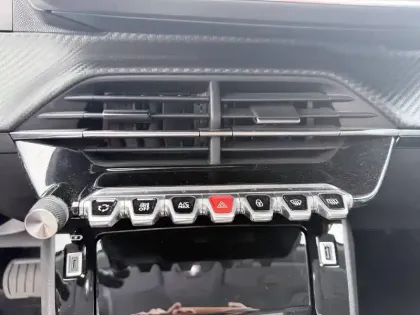 Photo 16 Peugeot 2008  PureTech 130 S&S EAT8