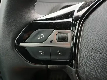 Photo 15 Peugeot 208  PureTech 100 S&S BVM6