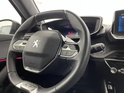 Photo 30 Peugeot 2008  PureTech 130 S&S BVM6