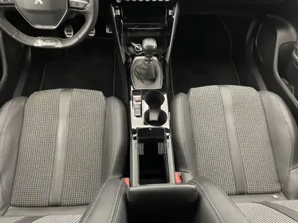 Photo 26 Peugeot 2008  PureTech 130 S&S BVM6