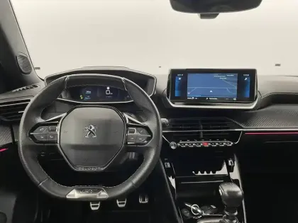 Photo 21 Peugeot 2008  PureTech 130 S&S BVM6
