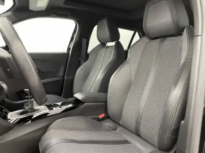 Photo 13 Peugeot 2008  PureTech 130 S&S BVM6