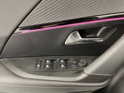 Photo 33 Peugeot 2008  PureTech 130 S&S BVM6