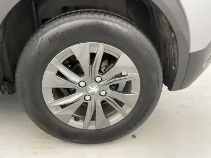 Photo 15 Peugeot 2008  PureTech 130 S&S BVM6