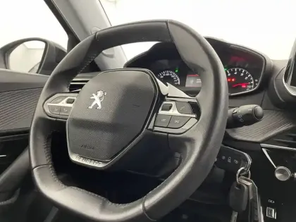Photo 28 Peugeot 2008  PureTech 130 S&S BVM6