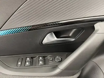Photo 31 Peugeot 2008  PureTech 130 S&S BVM6