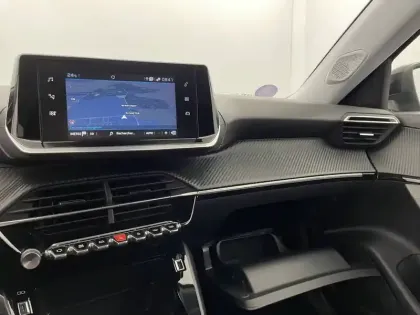 Photo 27 Peugeot 2008  PureTech 130 S&S BVM6