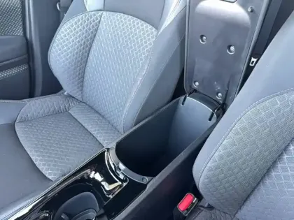 Photo 46 Toyota C-HR  Hybride 2.0L