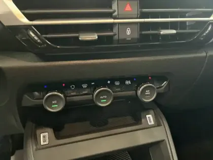 Photo 15 Citroën C4 e- 136 ch autonomie standard  Automatique