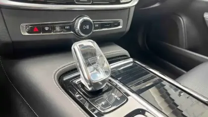 Photo 9 Volvo V90  T8 AWD Recharge 303 + 87 ch Geartronic 8