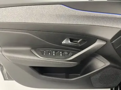 Photo 31 Peugeot 308  PHEV 180 e-EAT8