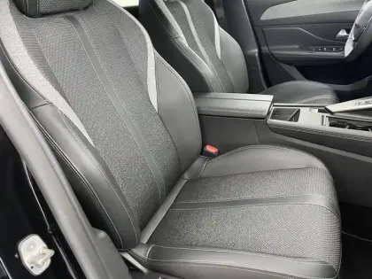 Photo 28 Peugeot 308  PHEV 180 e-EAT8