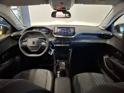 Photo 7 Peugeot 208  Hybrid 110 ch e-DCS6