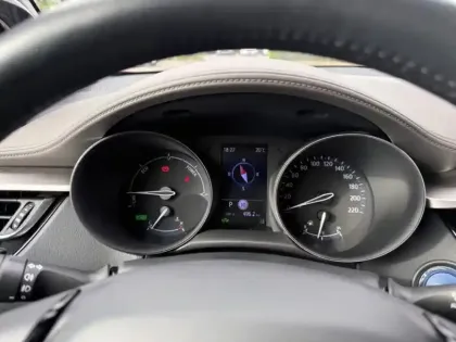 Photo 12 Toyota C-HR Hybride Première 2.0 184 ch