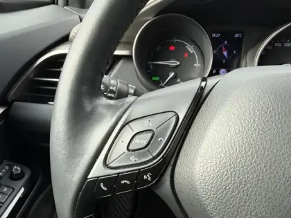 Photo 21 Toyota C-HR Hybride Première 2.0 184 ch