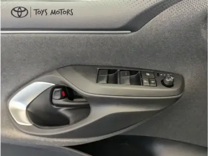 Photo 13 Toyota Yaris Hybrid Design 1.5 116 ch