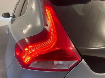 Photo 6 Volvo V40  T2 122ch R-Design