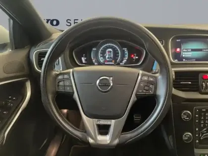 Photo 11 Volvo V40  T2 122ch R-Design