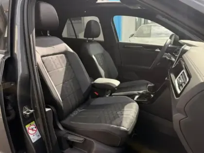 Photo 6 Volkswagen T-roc  1.5 eTSI 150ch R-Line DSG7