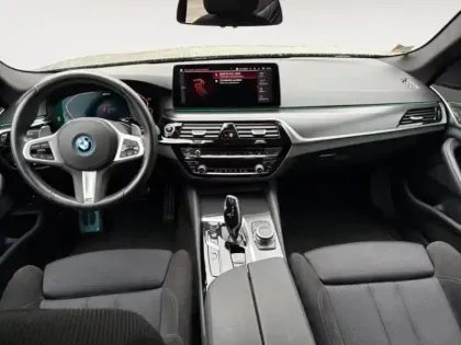 Photo 19 BMW Serie 5 Série 5 545eA xDrive 394ch M Sport Steptronic