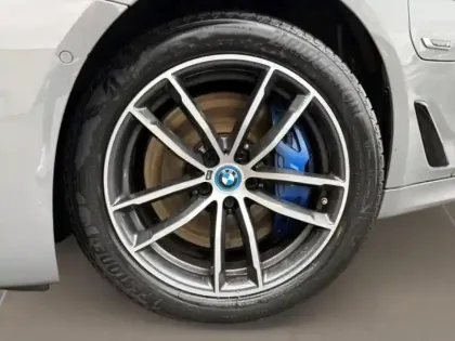Photo 13 BMW Serie 5 Série 5 545eA xDrive 394ch M Sport Steptronic