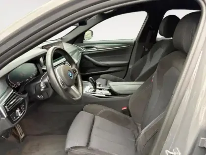 Photo 18 BMW Serie 5 Série 5 545eA xDrive 394ch M Sport Steptronic