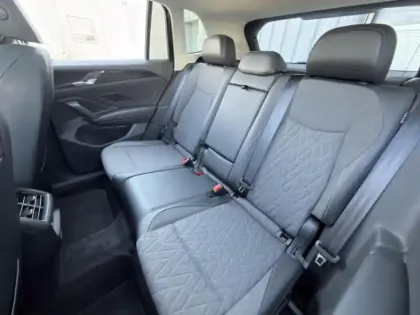 Photo 13 Volkswagen Tiguan  1.5 eTSI 130ch VW Edition DSG7