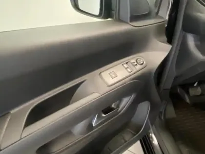 Photo 11 Peugeot Partner  M Diesel 130ch automatique Pack Premium Connect