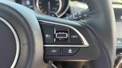 Photo 40 Suzuki Swift  1.2 Dualjet Hybrid Auto (CVT)