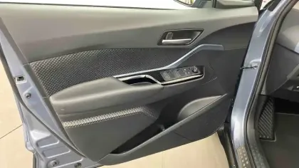 Photo 25 Toyota C-HR  Hybride 2.0L