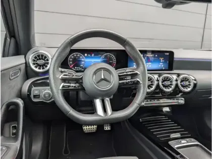 Photo 11 Mercedes Classe A 250 e Hybrid EQ 