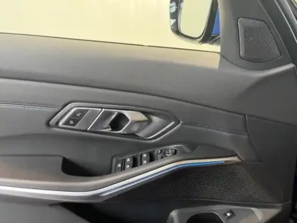 Photo 14 BMW Serie 3 Série 3 330eA xDrive 292ch M Sport