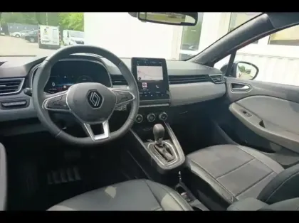 Photo 8 Renault Clio  1.6 E-Tech hybride 145ch Techno