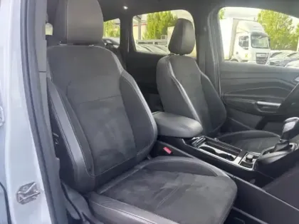 Photo 10 Ford Kuga  2.0 TDCi 180ch Stop&Start ST-Line 4x4 Powershift