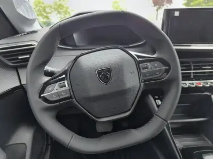 Photo 8 Peugeot 208  Electrique 54 kWh 156ch