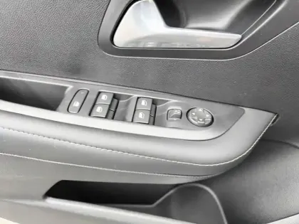 Photo 19 Peugeot 208  Electrique 54 kWh 156ch