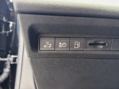 Photo 17 Peugeot 408  Plug-in Hybrid 240 ch e-DCS7