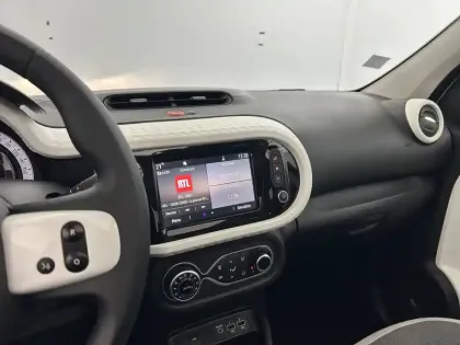 Photo 20 Renault Twingo  III E-Tech