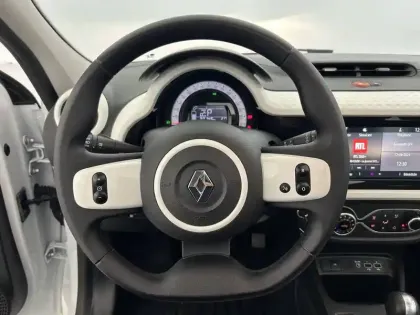 Photo 23 Renault Twingo  III E-Tech
