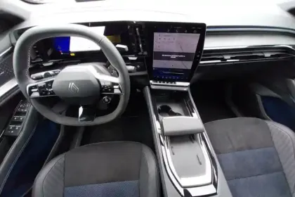 Photo 8 Renault Rafale  E-Tech full hybrid 200 ch