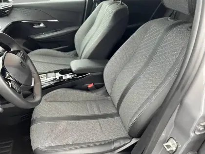 Photo 10 Peugeot 208  Hybrid 110 ch e-DCS6