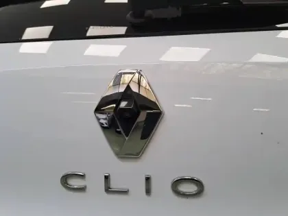 Photo 12 Renault Clio  E-Tech full hybrid 145