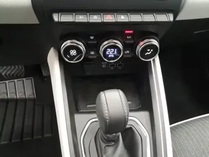 Photo 36 Renault Clio  E-Tech full hybrid 145