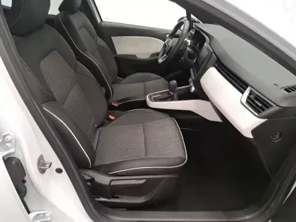 Photo 23 Renault Clio  E-Tech full hybrid 145