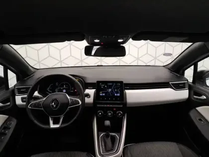 Photo 43 Renault Clio  E-Tech full hybrid 145