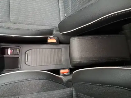 Photo 33 Renault Clio  E-Tech full hybrid 145