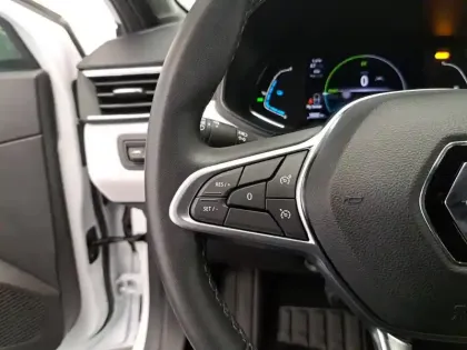 Photo 30 Renault Clio  E-Tech full hybrid 145