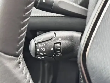 Photo 17 Peugeot 2008  Hybrid 145 e-DCS6
