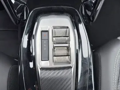 Photo 13 Peugeot 2008  Hybrid 145 e-DCS6
