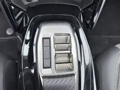 Photo 13 Peugeot 208  Electrique 54 kWh 156ch